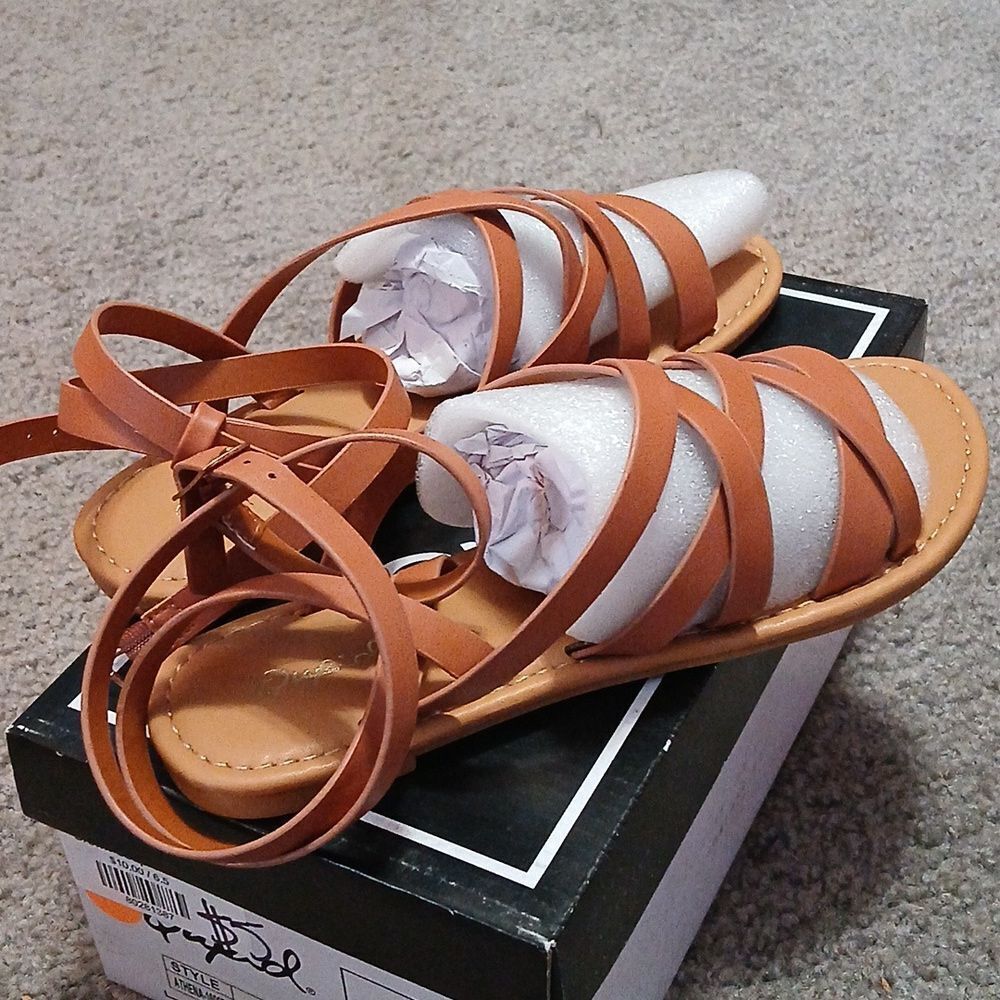 Qupid Athena camel strappy sandals Sz 6.5 NIB - Picture 4 of 7